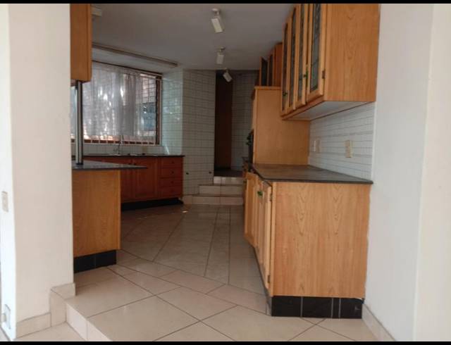 6 BEDROOM HOUSE FOR SALE IN SILVERTON